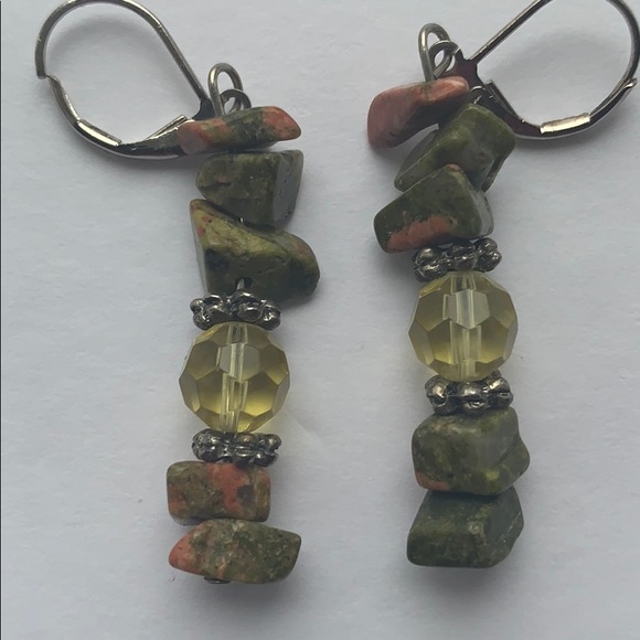 Artisan Crafted Stone Neckless & Pierce Earrings - Picture 5 of 7